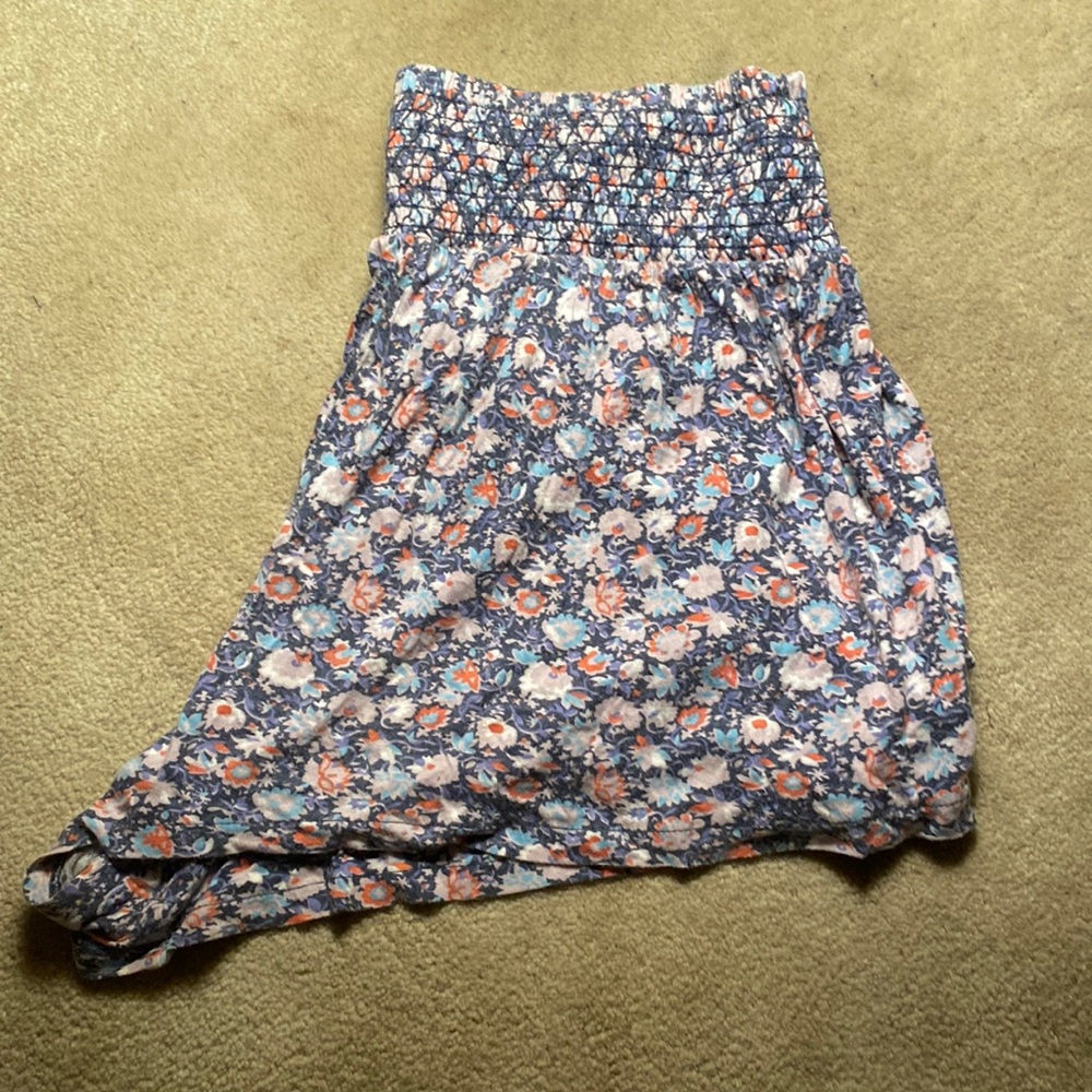 American Eagle short flower shorts